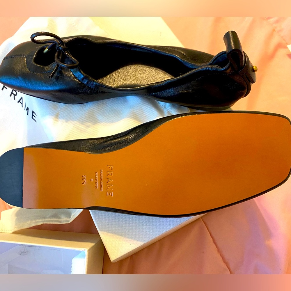 Frame Le Sunset Leather Flats 38.5 (8) in the color black